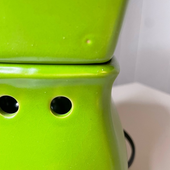 Retired Scentsy Wax Warmer Square Classic Curve Green Rounded Full Size - Picture 5 of 11